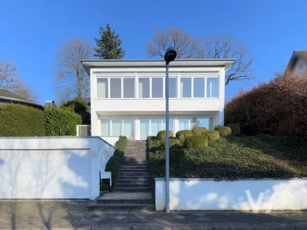 Ansicht - Haus kaufen in Saarbrücken - Bestlage! Lichterfülltes Einfamilienhaus mit fantastischem Fernblick und Garten am Rotenbühl