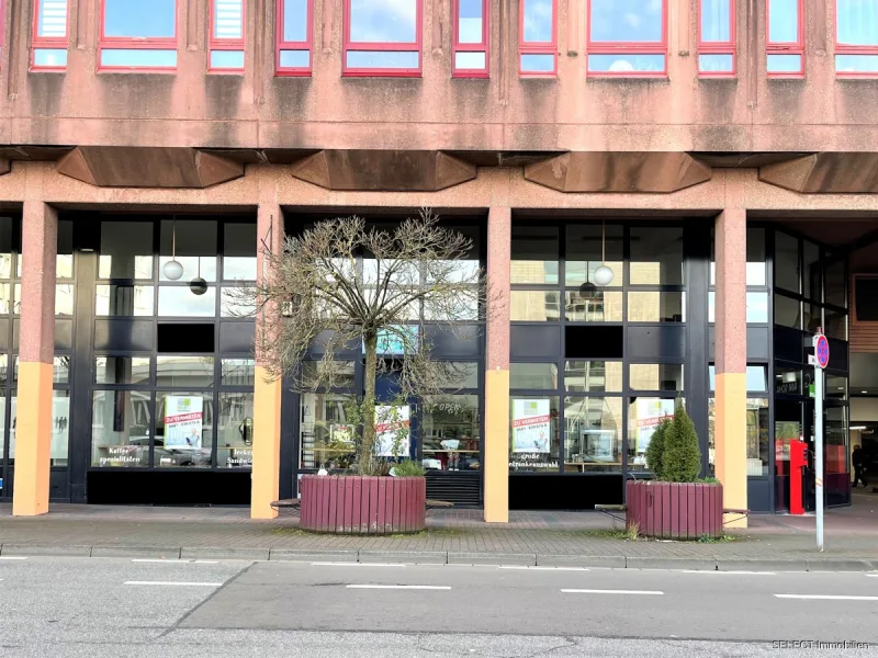 Ansicht Straße - Büro/Praxis mieten in Saarbrücken / Alt-Saarbrücken - *PROVISIONSFREI * Sowie die ersten 2 Monate mietfrei Vielseitig nutzbar!  Büro- und Gewerbefläche am Saarbrücker Schloss