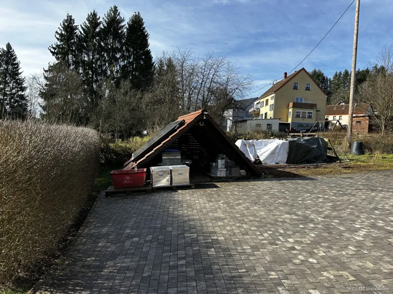 Unterstand mit PV Anlage