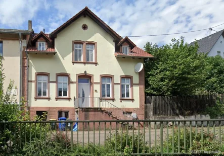 Ansicht - Haus kaufen in Nohfelden / Eiweiler (Kreis Sankt Wendel) - Provisionsfrei! Wohnhaus aus Bankverwertung