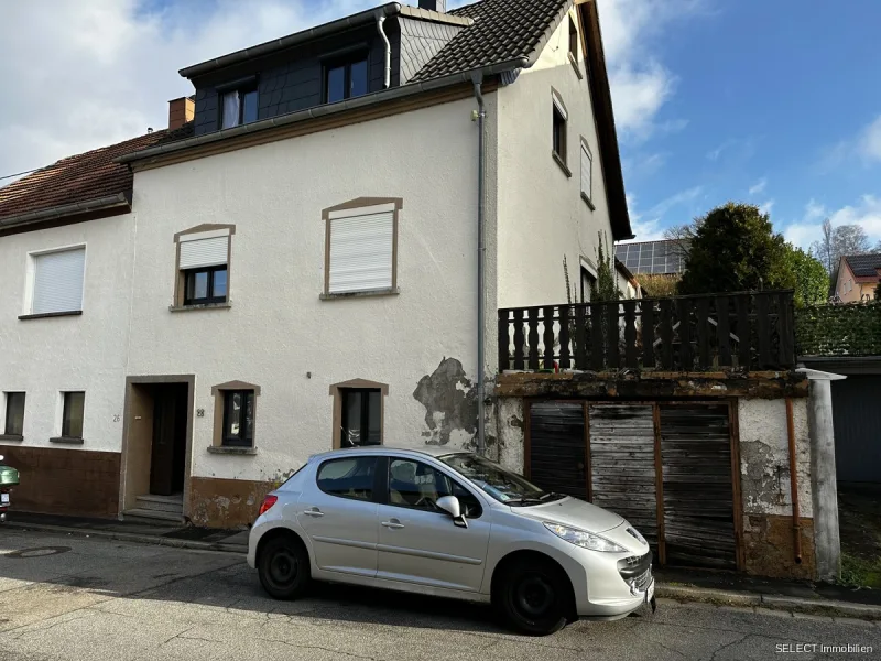 Ansicht - Haus kaufen in Neunkirchen/Saar - Einfamilienhaus mit Garten und Garage