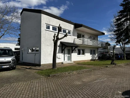 Ansicht - Haus mieten in Saarlouis - Komplettes Wohn- und Bürohaus mit 10 Stellplätzen und guter Verkehrsanbindung