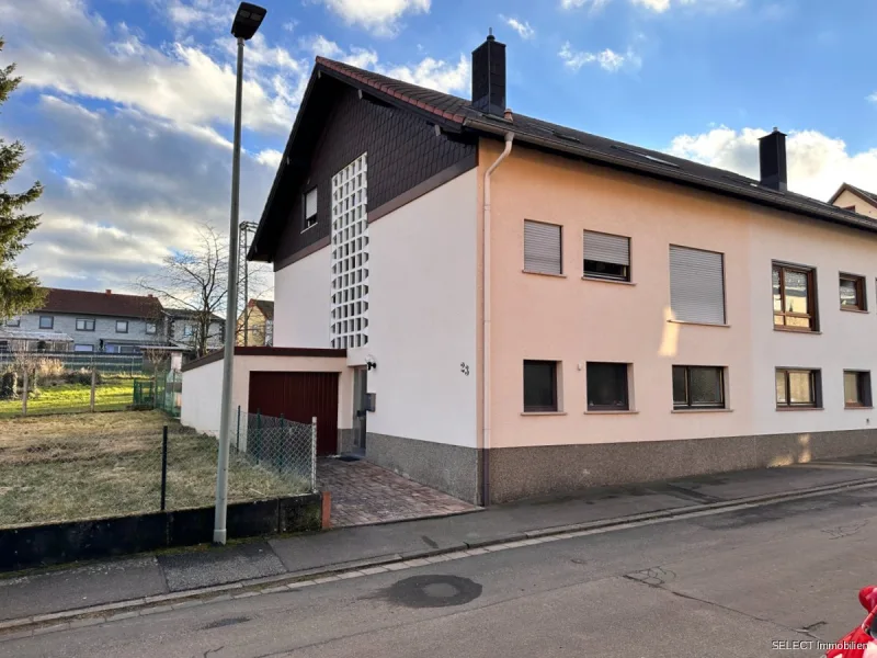 Straßenansicht - Haus kaufen in Ottweiler / Steinbach bei Ottweiler - Doppelhaushälfte in ruhiger Wohnlage mit Garten u. Garage