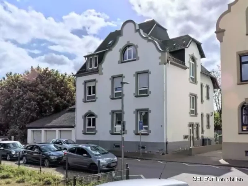 Straßenansicht - Haus kaufen in Saarlouis - Schöne Gründerzeitvilla mit Garten und drei Garagen im Herzen der City