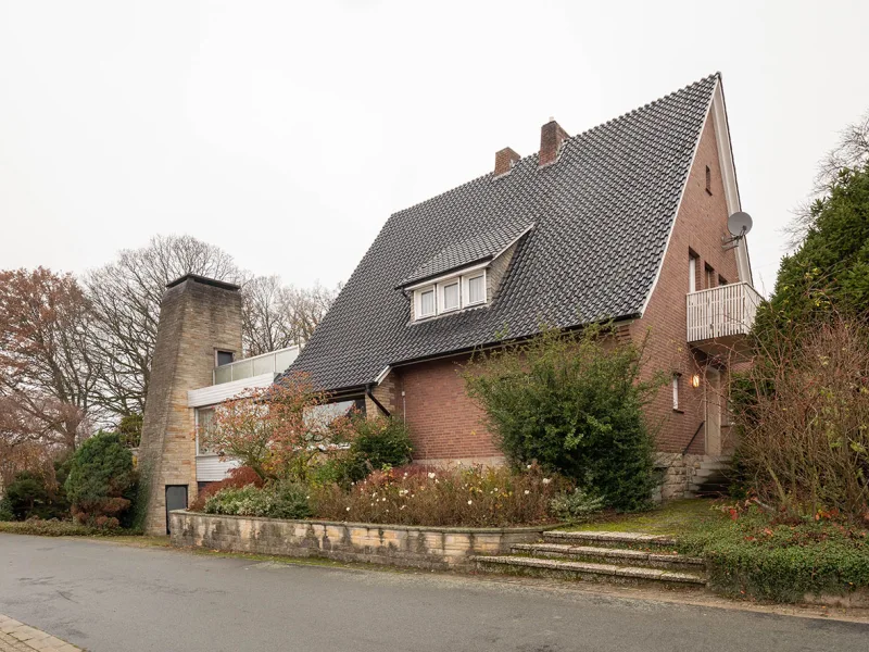 Straßenansicht - Haus kaufen in Ibbenbüren - Attraktives Wohnhaus mit Bürotrakt in einzigartiger Lage in Ibbenbüren 