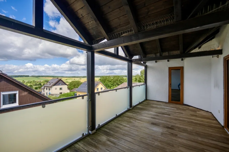 Große Loggia mit traumhaftem Fernblick