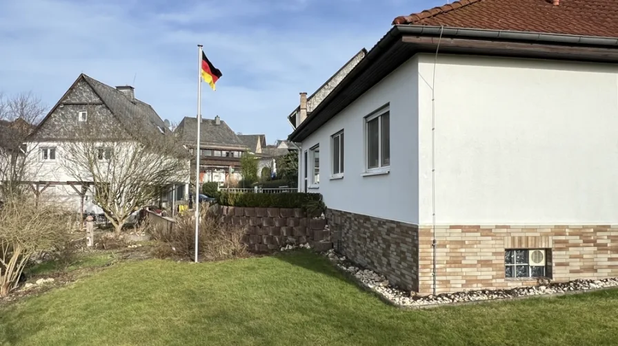 Bungalow im Vordergrund