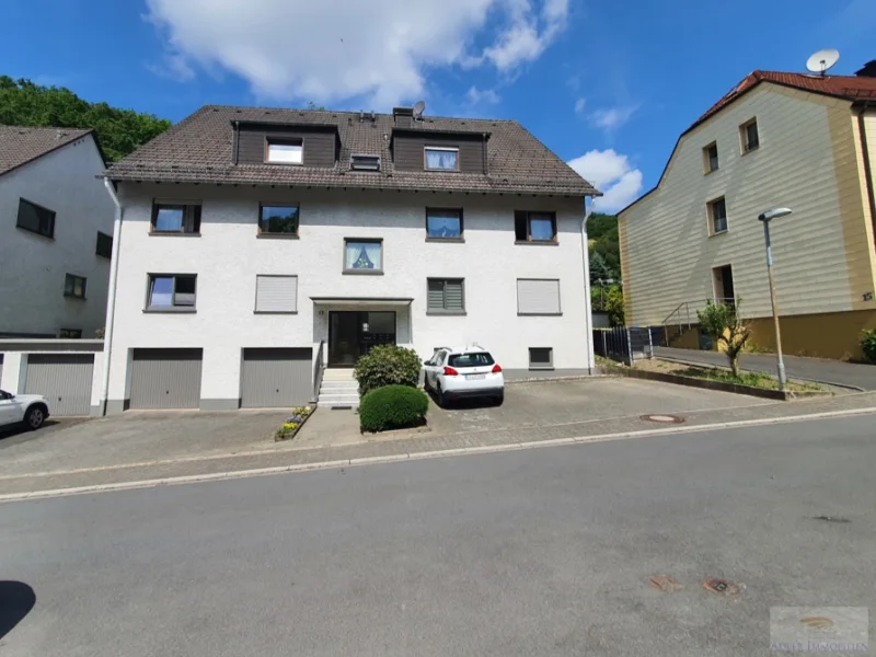 Hausansicht - Wohnung mieten in Altena / Altroggenrahmede - 4 Zimmer Wohnung im EG in ruhiger, schöner, grüner Lage, Terrasse***Jobbcenter zahlt "KEINE" Miete!