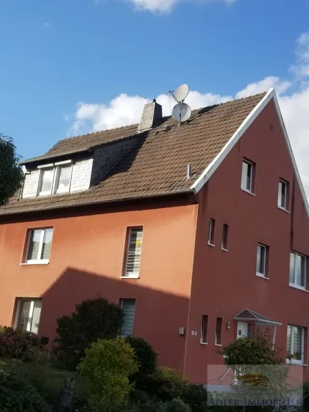 Hausansicht - Haus kaufen in Velbert - Gepflegtes Dreifamilienhaus, umfangreiche Modernisierungen, Garten, Garage in gehobener Lage Velbert