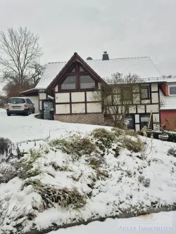 Straßenansicht - Haus kaufen in Altena / Kleindrehscheid - Charmante Doppelhaushälfte in Altena-Kleindrescheid – Ländliches Paradies mit Freiraum.