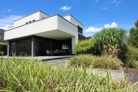  - Haus kaufen in Fröndenberg - Repäsentative Villa im modernen Bauhausstil