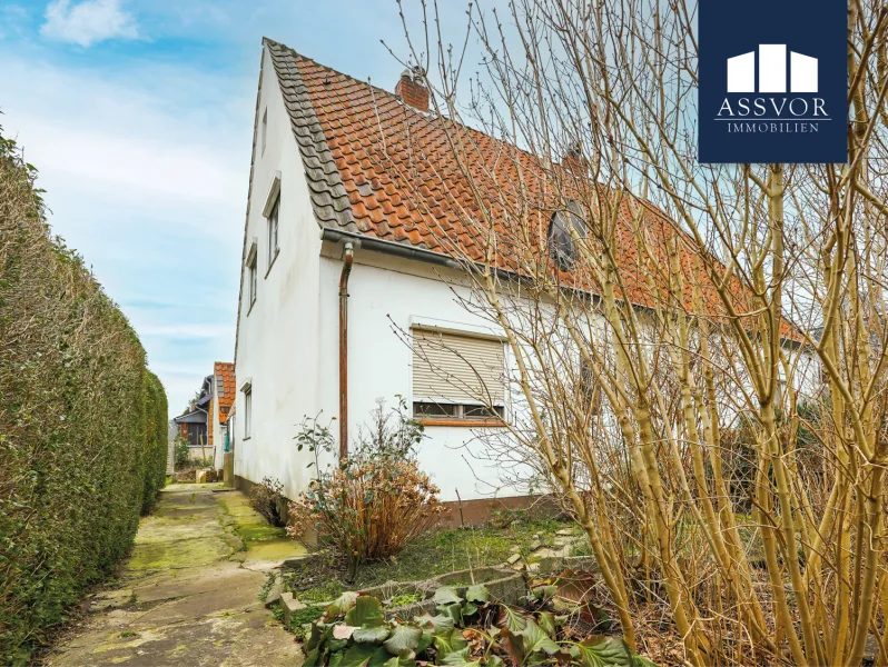 Herzlich willkommen! - Haus kaufen in Düsseldorf / Vennhausen - Charmantes Eckgrundstück mit großem Garten, vielseitigem Nebengebäude & Modernisierungspotenzial