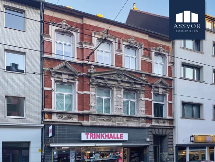 Portalbild 01 - Haus kaufen in Düsseldorf - Sanierungsbedürftige Mehrfamilienhaus mit Schmuckfassade aus der Gründerzeit