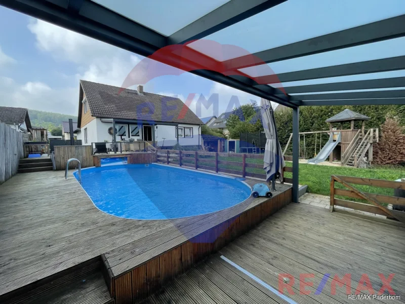 Titelbild - Haus kaufen in Willebadessen - Easy Living mit Pool!
