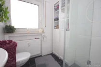 Badezimmer DG links