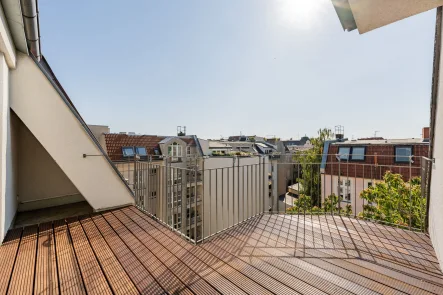 Sonnenterrasse - Wohnung kaufen in Berlin - Großzügige Dachgeschosswohnung in Steglitz mit Panoramablick