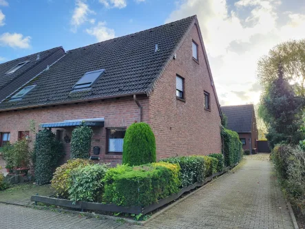 Hausansicht - Haus kaufen in Krefeld-Inrath/Kliedbruch - KLEINES REIHENENDHAUS MIT KELLER UND GARAGE IN RUHIGER LAGE VON KREFELD ZU VERKAUFEN...