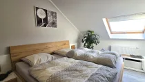 Das Hauptschlafzimmer ist hell 