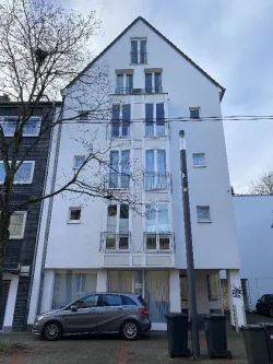 Hausansicht - Wohnung mieten in Neuss - Neuss, frisch sanierte kleine 2 Zimmerwohnung nahe Obertor mit PKW-Stellplatz! Nur für 1 Person!!!