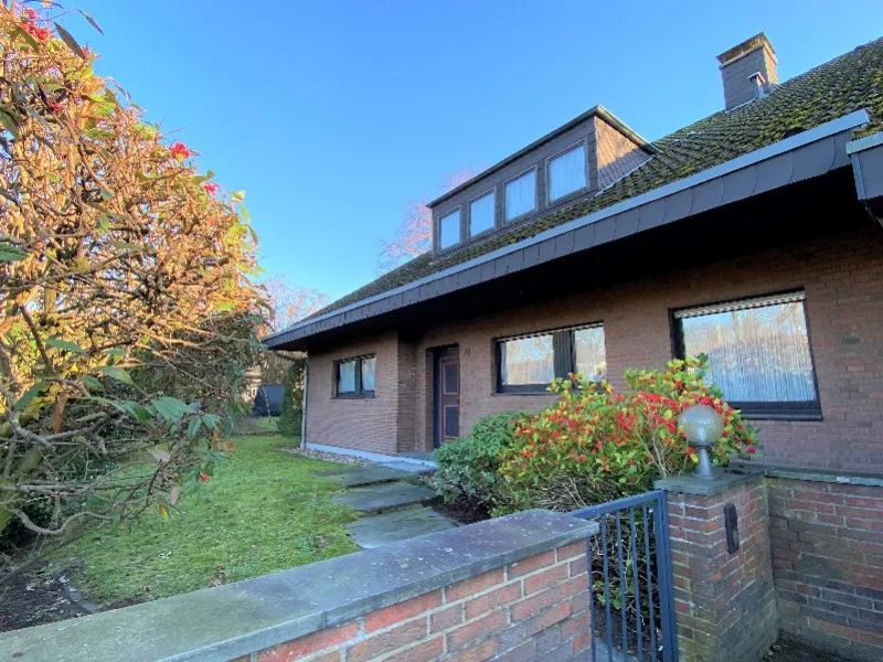 Hausansicht - Haus kaufen in Neuss - Neuss - großzügiges, freistehendes Einfamilienhaus mit schönem Garten und Erftblick! Provisionsfrei!