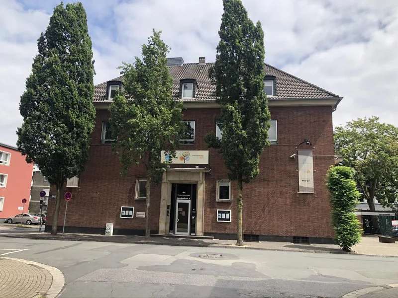 Titelbild - Haus kaufen in Moers - Repräsentatives Wohn-Bürohaus mit Ausbaupotential topzentraler Lage  von Moers