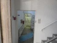 Nebeneingang zu den Obergeschossen