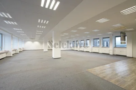 Großraumbüro - Büro/Praxis mieten in Duisburg - Moderne Büroflächen 370-713m² in Top-Zentrumslage von Duisburg mit möglichen Stellplätzen. Plus optionaler Ladenflächen.