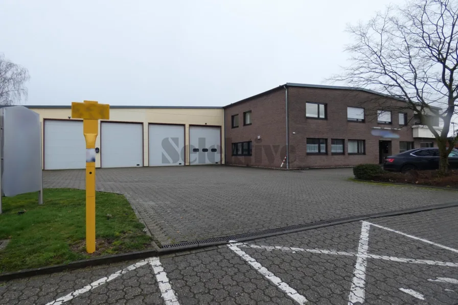 Titelbild - Halle/Lager/Produktion kaufen in Neukirchen-Vluyn - 1.478 m² Gewerbeobjekt mit Büros, Lager- und Werkhallen + LKW Waschanlage mit LKW- und PKW Garagen