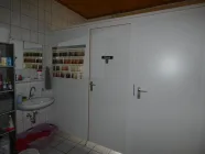 Nebenraum mit WCs
