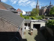 Blick in den Hof und Garten