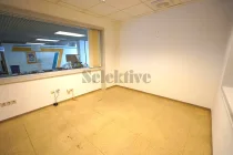 Büro mit Blick auf die Verkaufsfläche