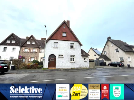 Titelbild - Haus kaufen in Duisburg - Denkmalgeschützt! Einfamilienhaus mit viel Platz für die große Familie in Duisburg Hochemmerich!