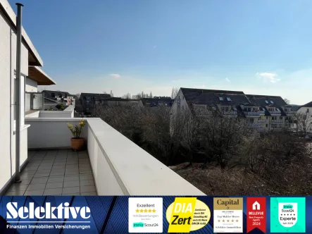 Titelbild - Wohnung mieten in Moers - Moers City: Penthouse Wohnung mit großer, sonniger Dachterrasse und TG Stellplatz - Single Traum!