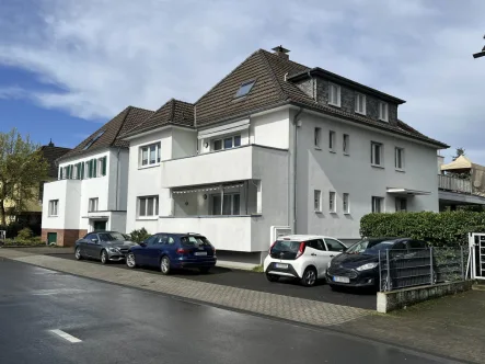 Bild1 - Wohnung kaufen in Leverkusen - Haus im Haus mit großem Garten