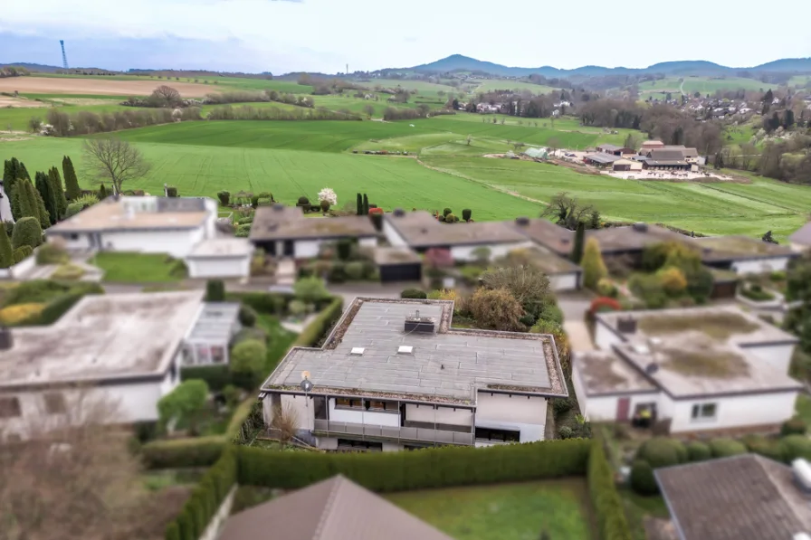 Luftbild - Haus kaufen in Königswinter - Traumhafter Bungalow mit Einliegerwohnung in Rauschendorf