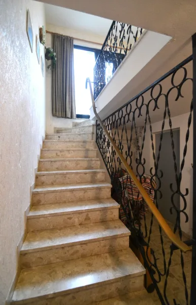 Treppenabgang in das Kellergeschoss