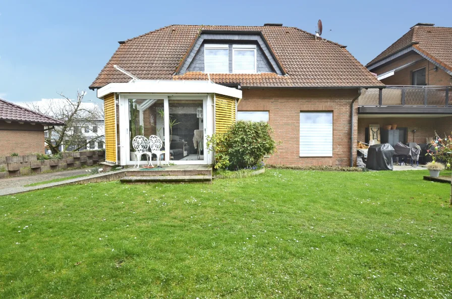 Rückansicht - Haus kaufen in Sankt Augustin - Freistehendes 1-3-Familienhaus in ruhiger Lage von Niederpleis