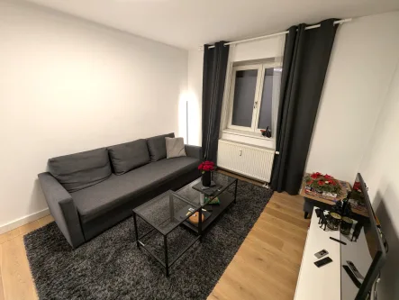 Wohnzimmer - Wohnung kaufen in Hürth - Köln-Hürth: Moderne 2-Zimmer-Erdgeschosswohnung – Mit Stellplatz ideal für Anleger