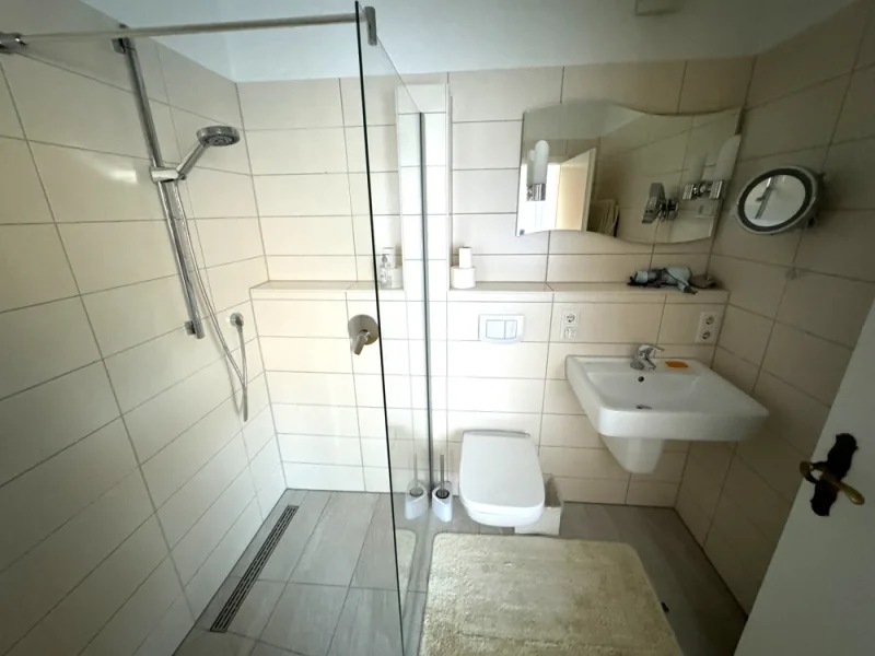 M 2394, Badezimmer 1, Rahn Immobilien, Nico Vaccarella