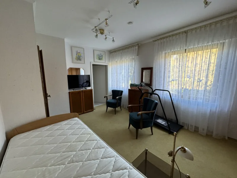 M 2394, Schlafzimmer 1, Rahn Immobilien, Nico Vaccarella