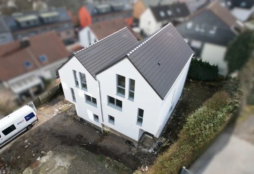 M 2320, DHH, Außenansicht - Haus kaufen in Wetter-Grundschöttel - Energieeffiziente Doppelhaushälfte in Wetter: Modernes Wohnen mit Gestaltungsmöglichkeiten