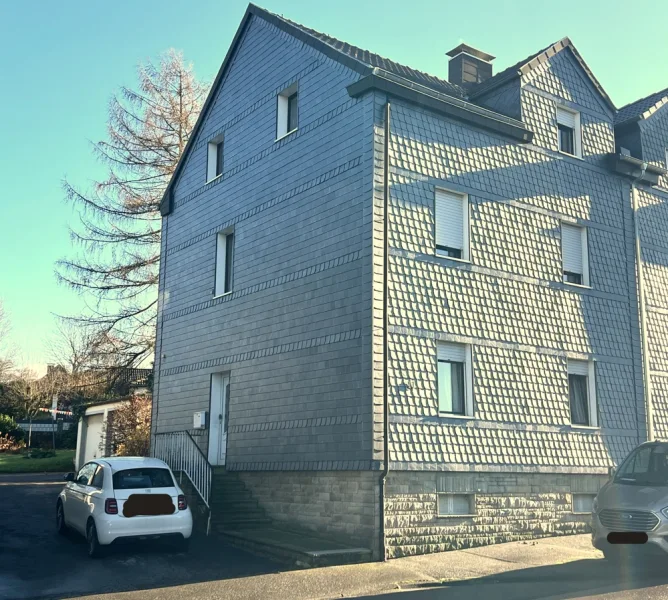 Außenansicht - Haus kaufen in Gevelsberg - Handwerker-Paradies: Renovierungsbedürftige ca. 160 m² Doppelhaushälfte in Gevelsberg