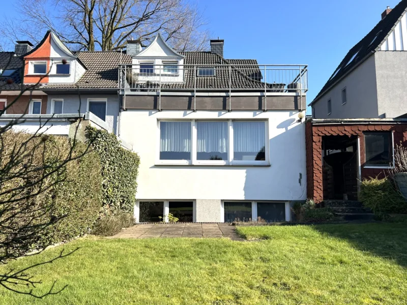 Gartenansicht - Haus kaufen in Hattingen - Charmantes Einfamilienhaus mit sonnigem Garten und Dachterrasse in begehrter Lage von Hattingen