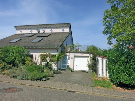 5745-01 - Haus kaufen in Zweibrücken / Mörsbach - Doppelhaushälfte i9n ZW-Mörsbach, Bj. 2000, ca. 200 m2 Wfl.