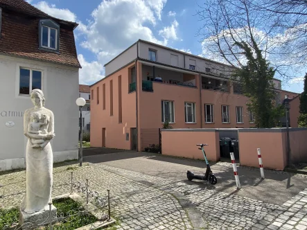 Straßenansicht - Wohnung mieten in Saarbrücken - Attraktive 3 ZKB mit Garten in SB/ Nähe St.Arnualer-Markt