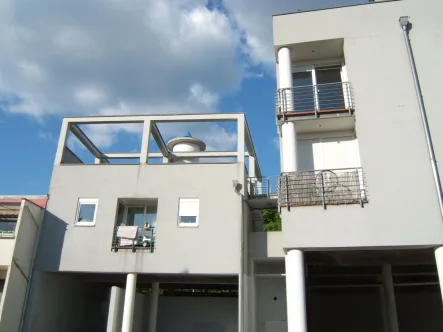 Frontansicht - Wohnung mieten in Saarbrücken - Top-Apartment/Balkon/Stellpl. in SB-Am Homburg