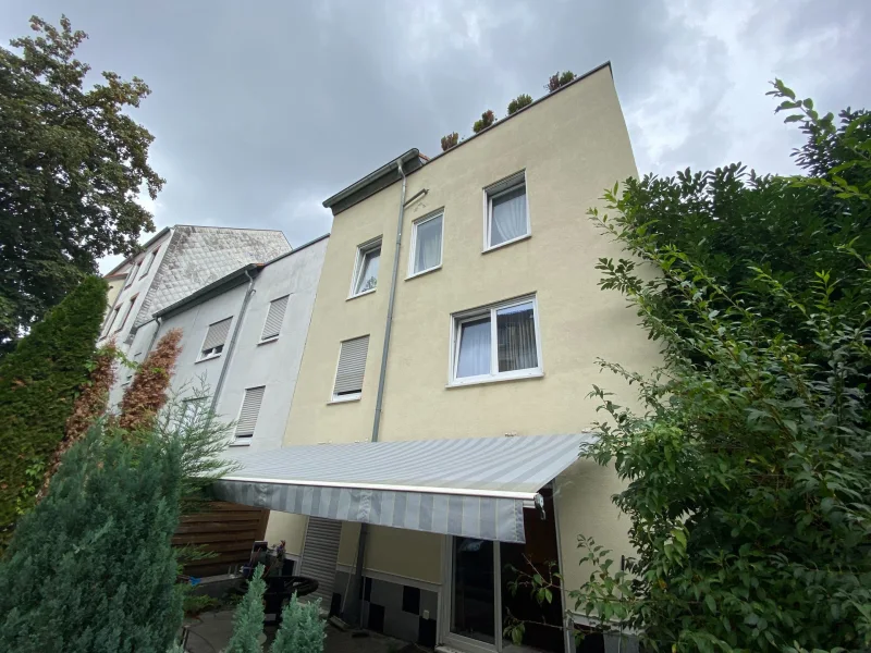 Rückansicht - Haus kaufen in Saarbrücken - Energieeffizienzhaus mit Baugrundstück in Alt-Saarbrücken