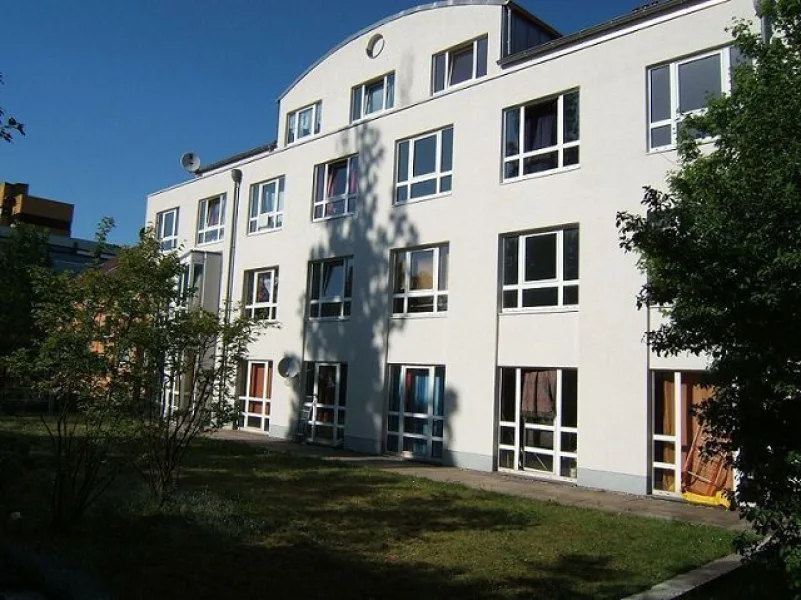 Garten - Wohnung mieten in Saarbrücken - Helles 1 ZKB-App. in SB/ Nähe Rastpfuhl-Carré/ Gute Infrastruktur mit Saarbahnanschluss/ Gartenblick