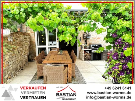 Headfoto - Wohnung kaufen in Westhofen - Haus im Haus: 183 m² Wfl. - 2 Terrassen - mediterraner Garten mit Hot Tube - Stellplatz - Westhofen!