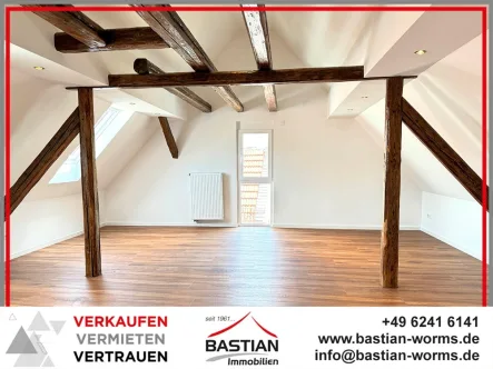 Headfoto 2214 - Wohnung kaufen in Worms / Hochheim - Da macht der Umzug Spaß: Kernsanierte 3,5-Zimmerwohnung in einem 2FH - alter Ortskern Hochheim!